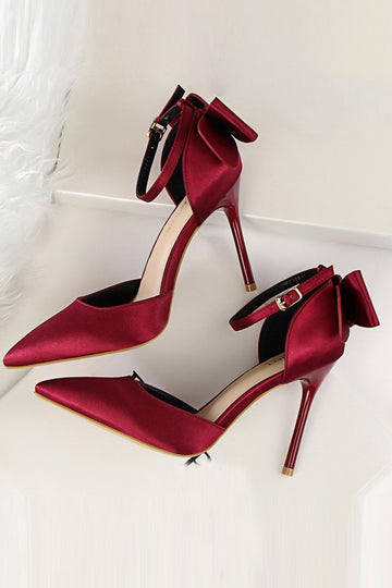 Talons de bal en satin de Bourgogne avec nœud papillon